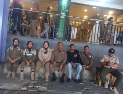 Satpol PP Makassar Bersama Unsur Polri Dampingi PD Pasar Lakukan Pengamanan di Pasar Butung