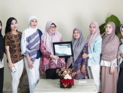 Sekretariat DPRD Makassar Meraih Penghargaan Tercepat Kumpulkan Data Publikasi