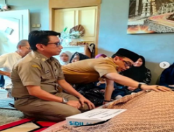 Camat Makassar Melayat Ke Rumah Duka