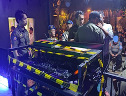 Satpol PP Makassar Menyegel Kafe Arobi Di karenakan Tak Sesuai Izin