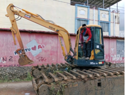 Excavator Amfibi Bersiap Beraksi di Lokasi Terdampak Banjir kecamatn di Tamalanrea – Biringkanaya