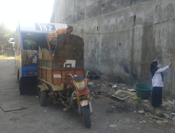 Lurah Maradekaya Utara Kecamatan Makassar Massifkan Penyisiran Sampah