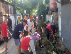 Lurah Bara Baraya Utara Pimpin Kerja Bakti Bersama RT RW