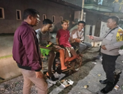 Bhabinkamtibmas Tabaringan Imbau Warga Dengan Canda Tawa Dalam Tahab Pemilu 2024