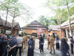 Lurah  Pattingalloang Baru Pimpin  Apel Pagi Kecamatan Ujung Tanah