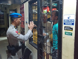 Piket Pawas Polres Pelabuhan Makassar Kontrol Tahanan Upaya Tingkatkan Keamanan Mako