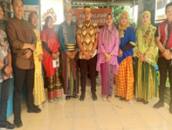 Kelurahan Berua Rayakan  HUT Kota Makassar dengan Memakai Baju Adat