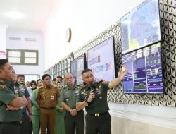 PJ Sekda Dampingi Pangdam XIV Hasanuddin Lakukan Kunjungan Kerja di War Room Kodim 1408/Makassar