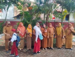 Kepsek dan Guru Jemput Siswa di Gerbang Sekolah UPT SPF SDI Bung Makassar