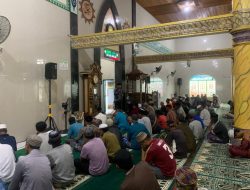Setelah Shalat Ashar Berjamaah, Camat Sangkarrang Silaturahmi bersama Jamaah Masjid di Kelurahan Kodingareng