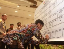 PJ Sekda Makassar Tanda Tangani Komitmen Bersama Pemilu Damai