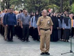 Pimpin Apel Pagi, Kabag Humas Protokol Sekretariat DPRD Makassar Tekankan Kedisiplinan dalam Tugas