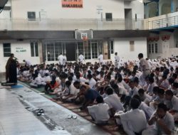 Kepala UPT SPF SMPN 5 Makassar Rutin Melaksanakan Sholat Dzuhur Berjamaah, Demi Meningkatkan Kedisiplinan Siswa
