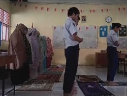 Jumat Ibadah, Siswa UPT SPF SMPN 18 Makassar Gelar Sholat Dhuha Bersama