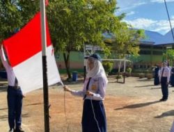 UPT SPF SMPN 21 Makassar melaksanakan upacara bendera setiap Hari Senin