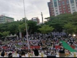 Buka Puasa Sepanjang 2,14 Km di Pantai Losari Makassar Langsung Dapat Plakat Rekor MURI