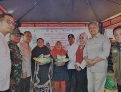 Wali Kota Makassar Bersama Pj Gubernur Sulsel Tinjau Gerakan Pangan Murah di Tiga Titik