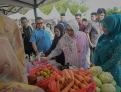 Ketua TP PKK Kota Makassar Tinjau dan Belanja di Operasi Pasar Gerakan Pangan Murah