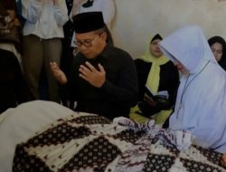 Melayat ke Rumah Duka di Bekasi, Wali Kota Danny Kenang Momen Bersama Donny Kesuma