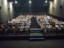 UPT SPF SMPN 49 Makassar Nonton Film Pulang Tak Harus Rumah