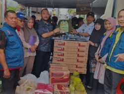 Respons Cepat Plt.Kadinsos Makassar Bersama Camat Tallo Serahkan Bantuan Korban Kebakaran di Jalan Regge