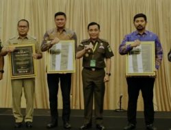 Kejati Sulsel Beri Penghargaan Wali Kota Danny: Role Model Kepala Daerah