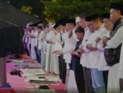 Bapenda Makassar Hadiri Salat Subuh Berjamaah di Anjungan Pantai Losari