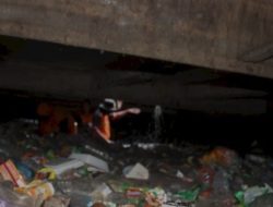 Bersihkan Sampah di Saluran Sekunder, Kadis PU Makassar Turunkan Satgas Paritta