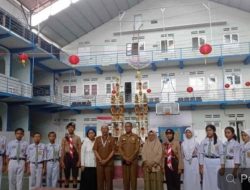 UPT SPF SMPN 5 Makassar Serahkan Piala Bergilir Scope Pramuka ke Pangkalan UPT SPF SMPN 12
