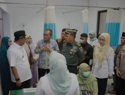 Pastikan Pelayanan Kesehatan Berjalan Lancar, Wali Kota Danny-Pj. Gubernur Bahtiar Pantau Puskesmas dan Rumah Sakit