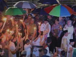 Wali Kota Danny Lepas Peserta Pawai Obor dan Takbir Keliling 1 Syawal 1445 H: Bukti Makassar Kota Damai