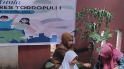 Peringati Hari Bumi Sedunia, UPT SPF SDI Toddopuli I Makassar Lakukan Penanaman Pohon