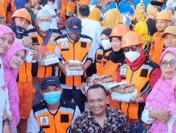 UPT SPF SDI Rappokalling 2 Makassar Hadiri Buber Petugas Kebersihan Sekaligus Bagi sedekah di Anjungan Pantai Losari