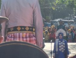 Peringati Hardiknas 2024, Zusanti, S. Pd, M. Pd, Sebagai Pembaca UUD 1945 di Anjungan Pantai Losari