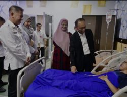 Staf dan Pasien RSKD Dadi Senang Dikunjungi Prof Zudan