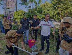 Peringatan Hari Lingkungan Hidup, Kepala DLH Makassar Pimpin Aksi Penanaman Pohon