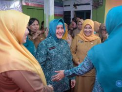 Indira Yusuf Ismail Dampingi Pj Ketua TP PKK Provinsi Sulsel Tinjau Posyandu untuk Intervensi Stunting