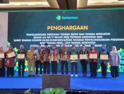 Sukses Dalam Penyelenggaraan Perizinan Tenaga Kesehatan; DPMPTSP Raih Penghargaan