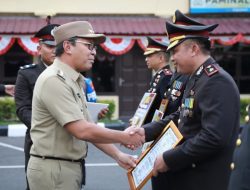 Wali Kota Danny Hadiri dan Terima Penghargaan pada Hari Bhayangkara di Mapolda Sulsel