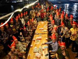 Berlayar Pakai Pinisi, Danny Pomanto Perkenalkan Potensi Wisata Bahari ke Tamu Luar Negeri F8