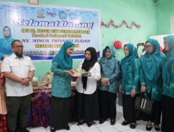 PKK Goes to School di SMAN 14 Makassar, Ninuk Zudan Serahkan Bantuan dan Edukasi Pelajar
