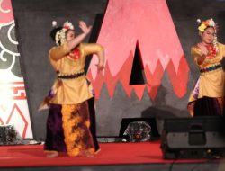Tari Japin Sigam Asal Kalsel Meriahkan Panggung KIM Fest 2024 di Pantai Losari