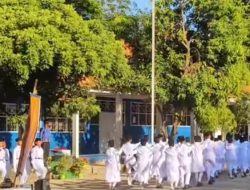 Meriahkan HUT RI ke-79, UPT SPF SMPN 36 Makassar Gelar Upacara Bendera