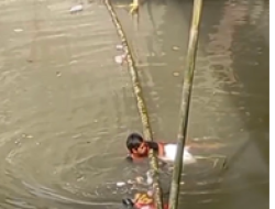 Tim PARITTA Dinas PU Kota Makassar Bersihkan Sampah di Kanal Jongaya