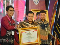 PJ Sekda Makassar Terima Penghargaan JDIH Tingkat Nasional Kategori Khusus