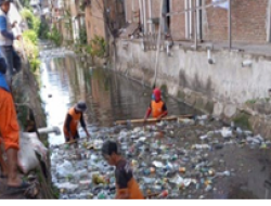 DPU Makassar Bersihkan Saluran Sekunder Tinggi Mae