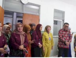 Plt Kepala Dinas DPPKB Makassar Hadiri Pelayanan MOW