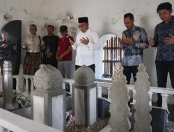 Danny Pomanto Ziarah ke Makam Ulama Besar Sulsel AGH Ambo Dalle di Mangkoso Barru