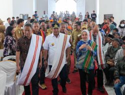 Bakti Sosial, Kemensos Salurkan Bansos Senilai 140 Miliar di Mamasa