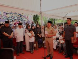 Tangis Danny Pomanto Pecah Saat Upacara Pelepasan Jenazah Almarhum Camat Ujung Pandang Syahrial Syamsuri